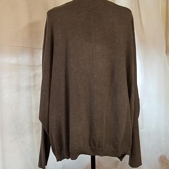 Gray cardigan with a black trim. - Picture 4 of 6